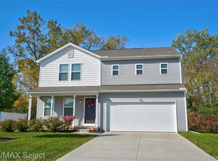 2288 Hunter Ln, Burton, MI 48519
