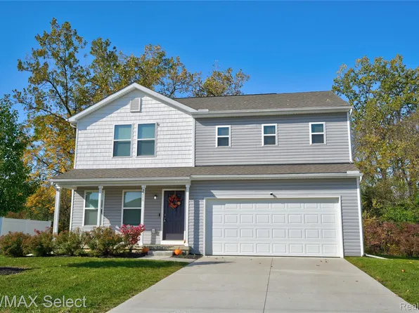 2288 Hunter Ln, Burton, MI 48519