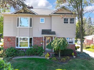 28900 S River Rd, Harrison Township, MI 48045