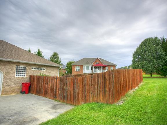 3rd image of 211 Lee Carter Dr