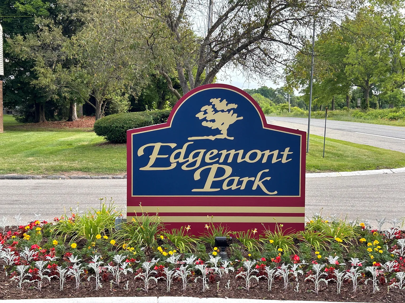 Edgemont Park Townhomes — Photo 1