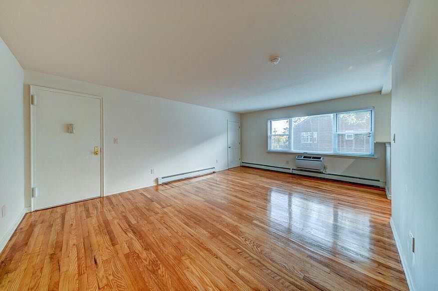 1st image of 31 Soundview Dr #2A