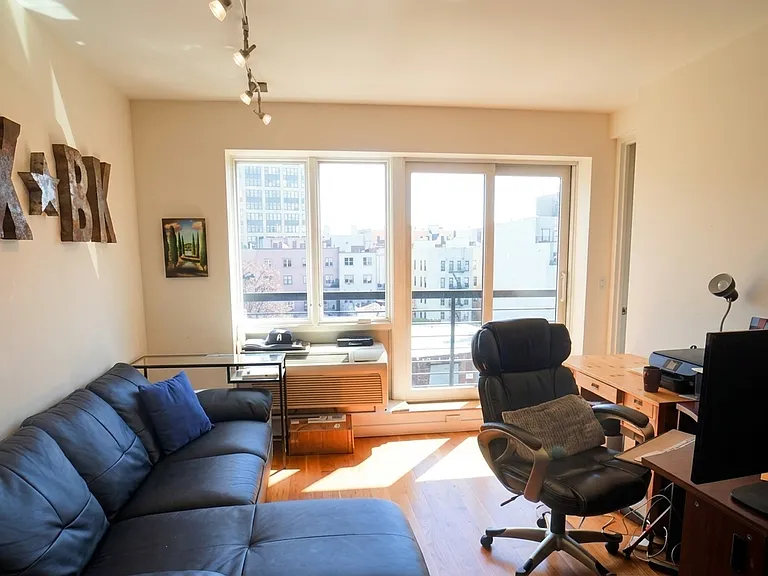 113 S 6th St #4A — Photo 2