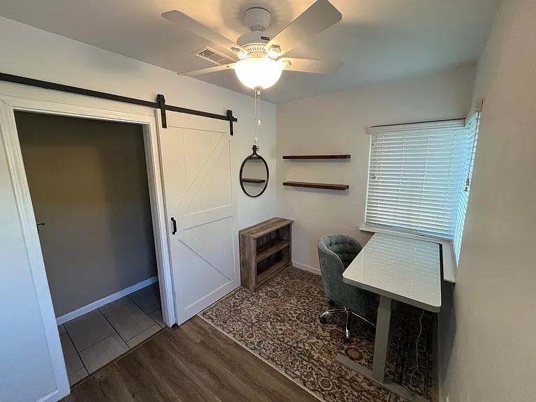 250 Oxford Ave — Photo 32
