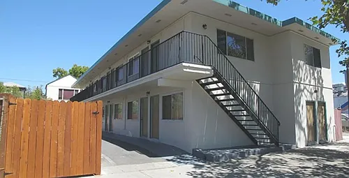 Comfortable one bedroom unit, convenient location to shopping and transportation Photo 1
