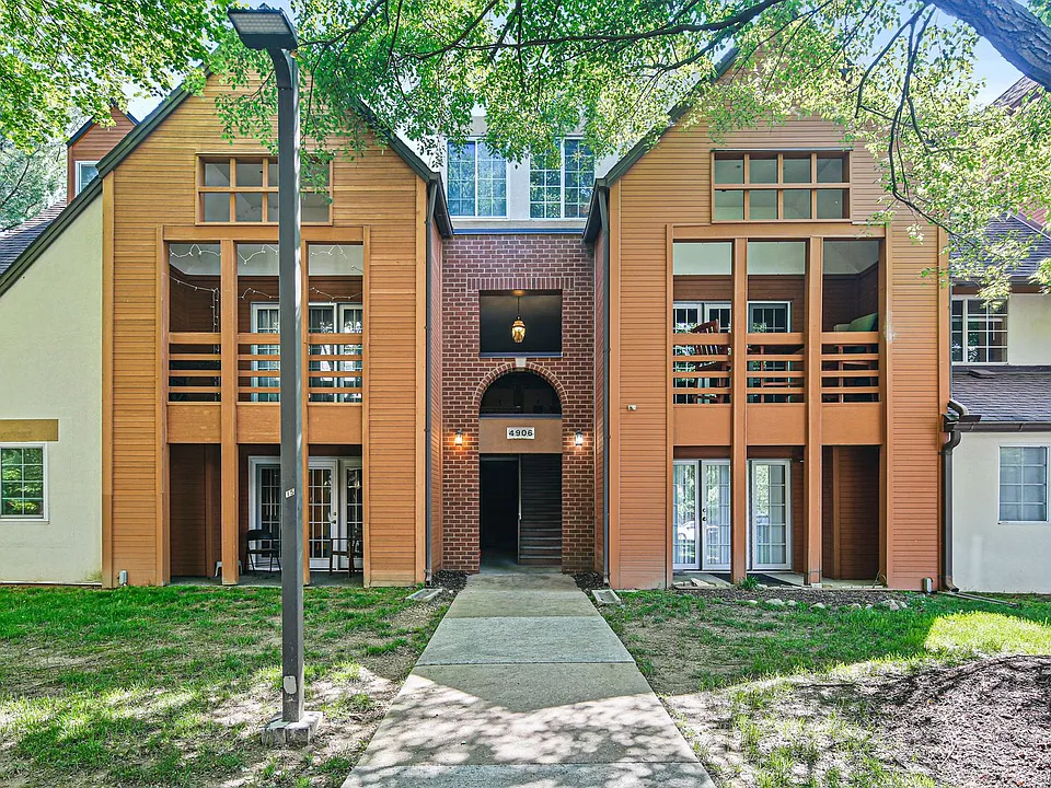 4906 Columbia Rd #8