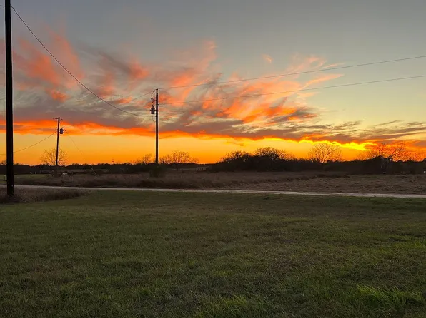 117 Dog Fish Dr, Palacios, TX 77465