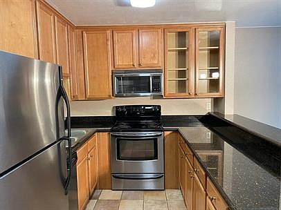 3rd image of 3030 Suncrest Dr #1