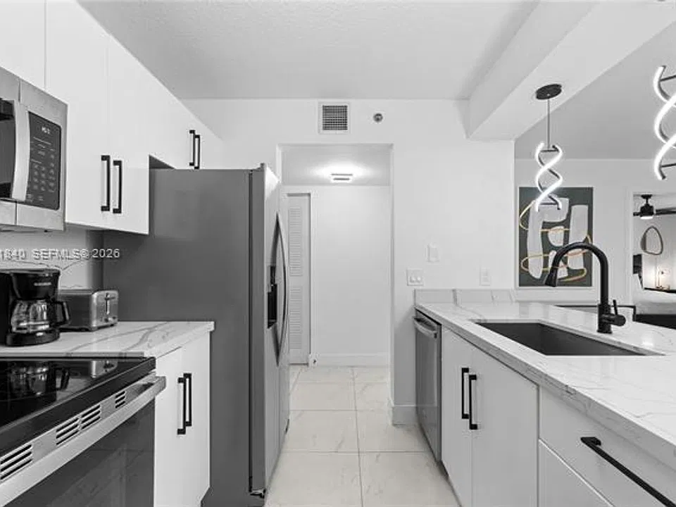 1200 Brickell Bay Dr #CU-1907