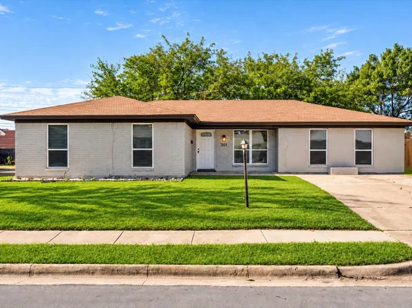 301 Linda Dr, Burleson, TX 76028