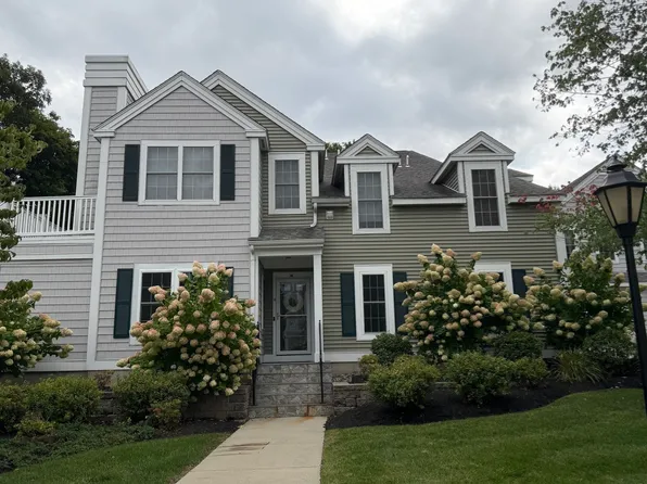 4 Village Dr #4, Quincy, MA 02169