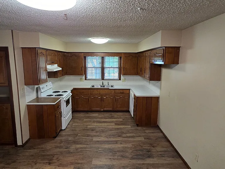 1117 E Rosebrier St — Photo 3