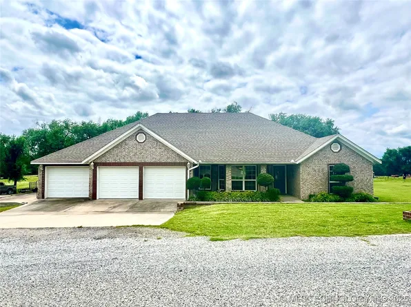 1403 NW Mimosa Cir, Stigler, OK 74462