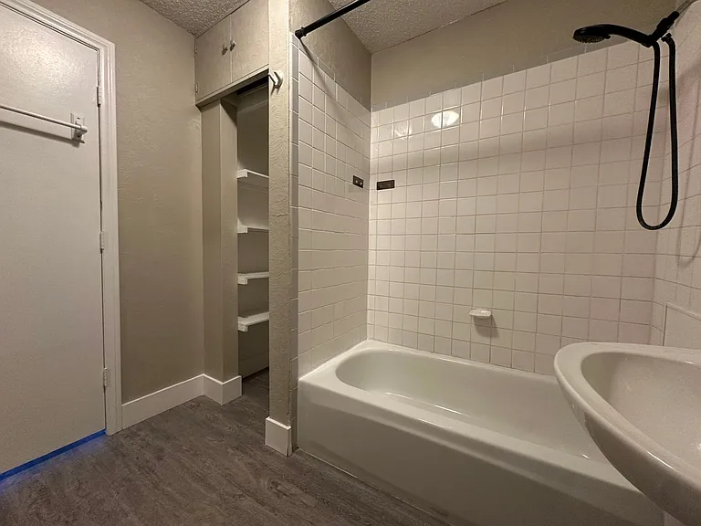 1467 Hialeah Dr #D — Photo 17
