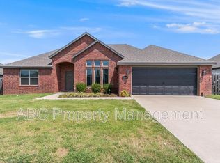 328 N Otoe St, Farmington, AR 72730