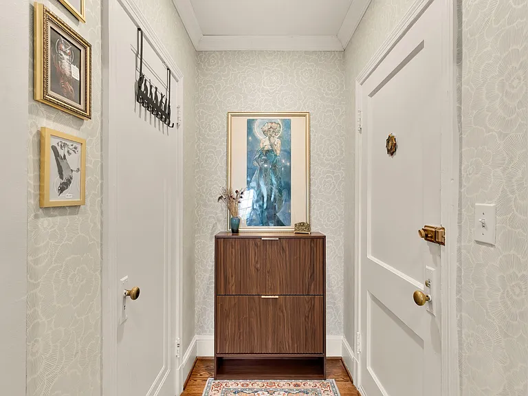 909 E St SE #5 — Photo 8