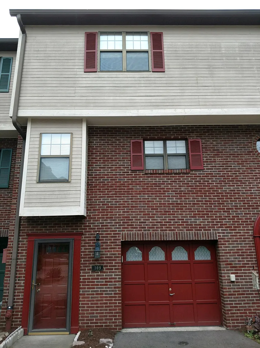 109 Longfellow Ct photo 1