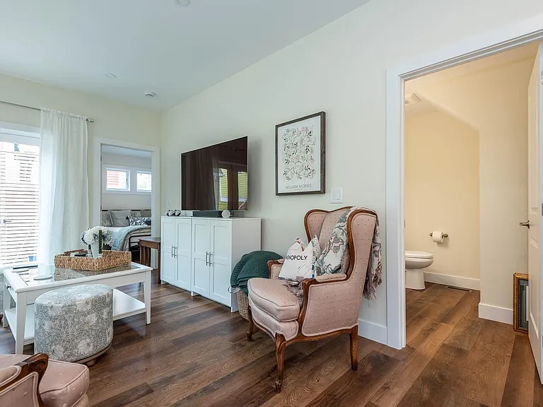 1270 E Short St — Photo 35