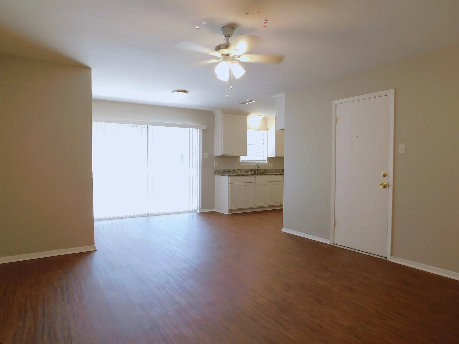 3 bed, 1.5 bath, 1067 sqft, $1,525 — Photo 4