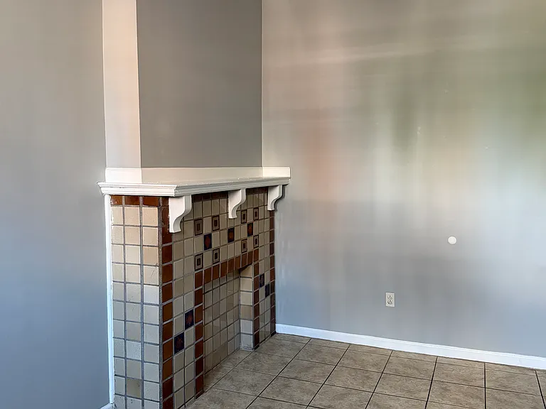 1928 W Diamond St #1 — Photo 3