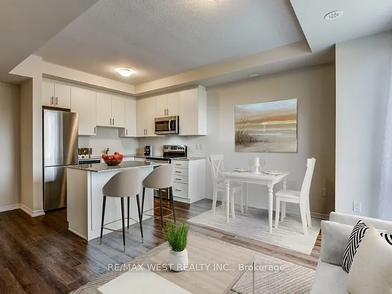 24 Fieldway Rd #Townhouse 7 — Photo 1