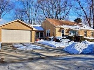 1279 Victor Ave, Elgin, IL 60120