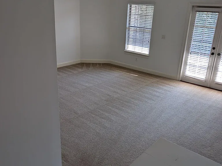 654 S Loop Pkwy — Photo 16