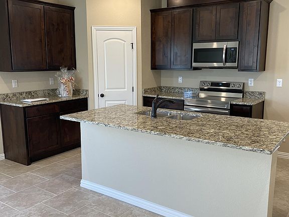 2nd image of 118 Canales Cir