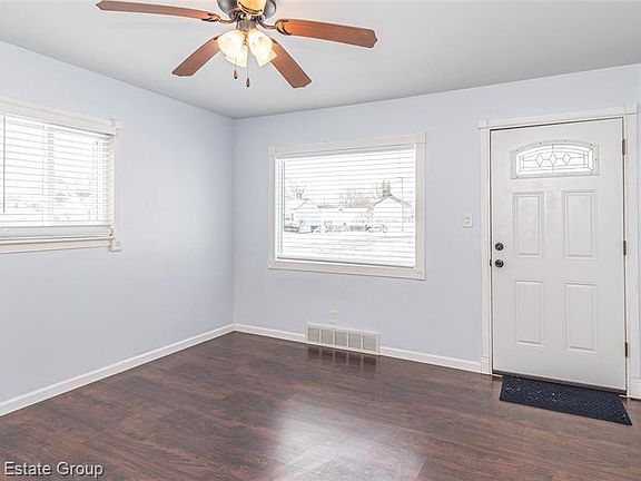 4th image of 28549 Birchlawn St