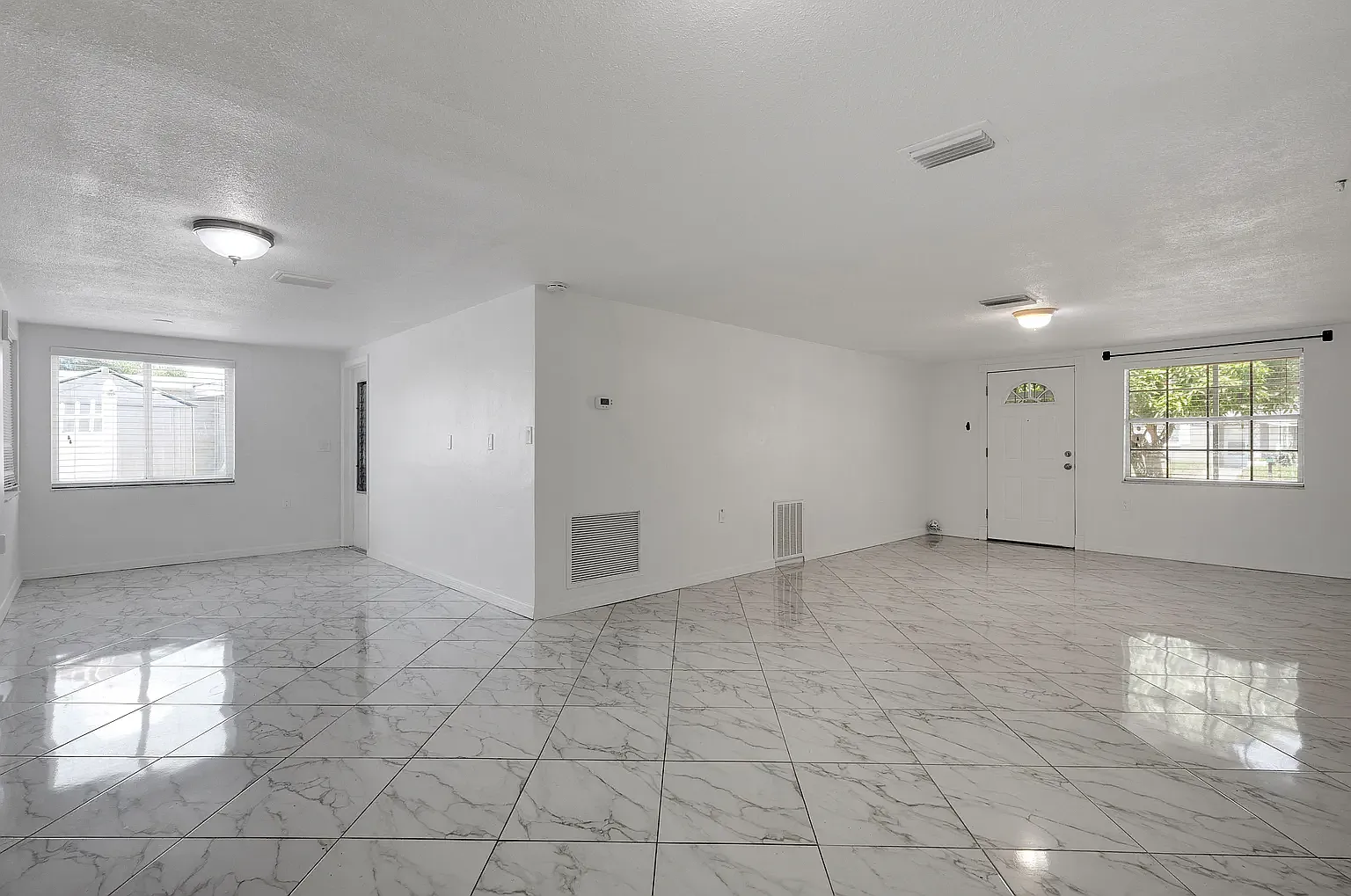 3 bed, 1896 sqft, $2,995 — Photo 3