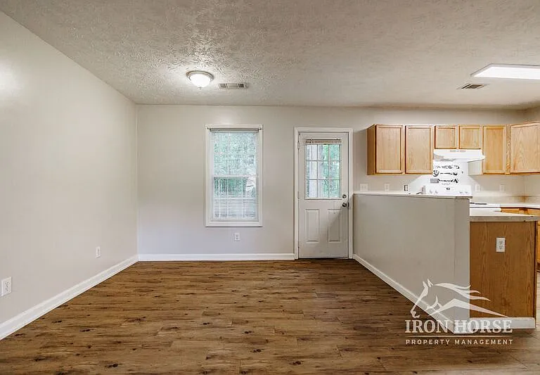 605 Baron Dr #B — Photo 5