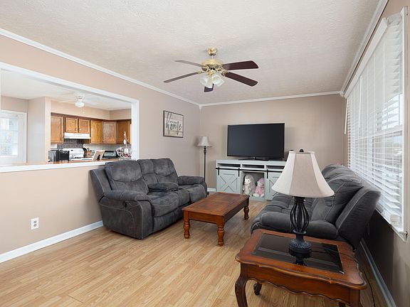4th image of 211 Longview Dr