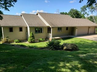 47226 Queens Cove Cir, La Crescent, MN 55947