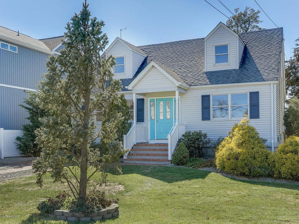 1st image of 32 Haines Cove Dr
