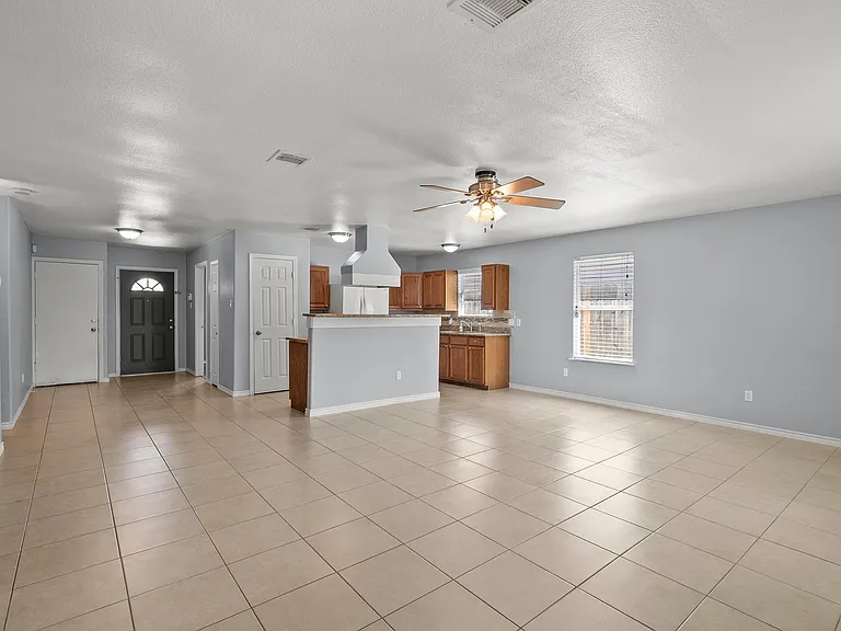 1631 Quail Run — Photo 9