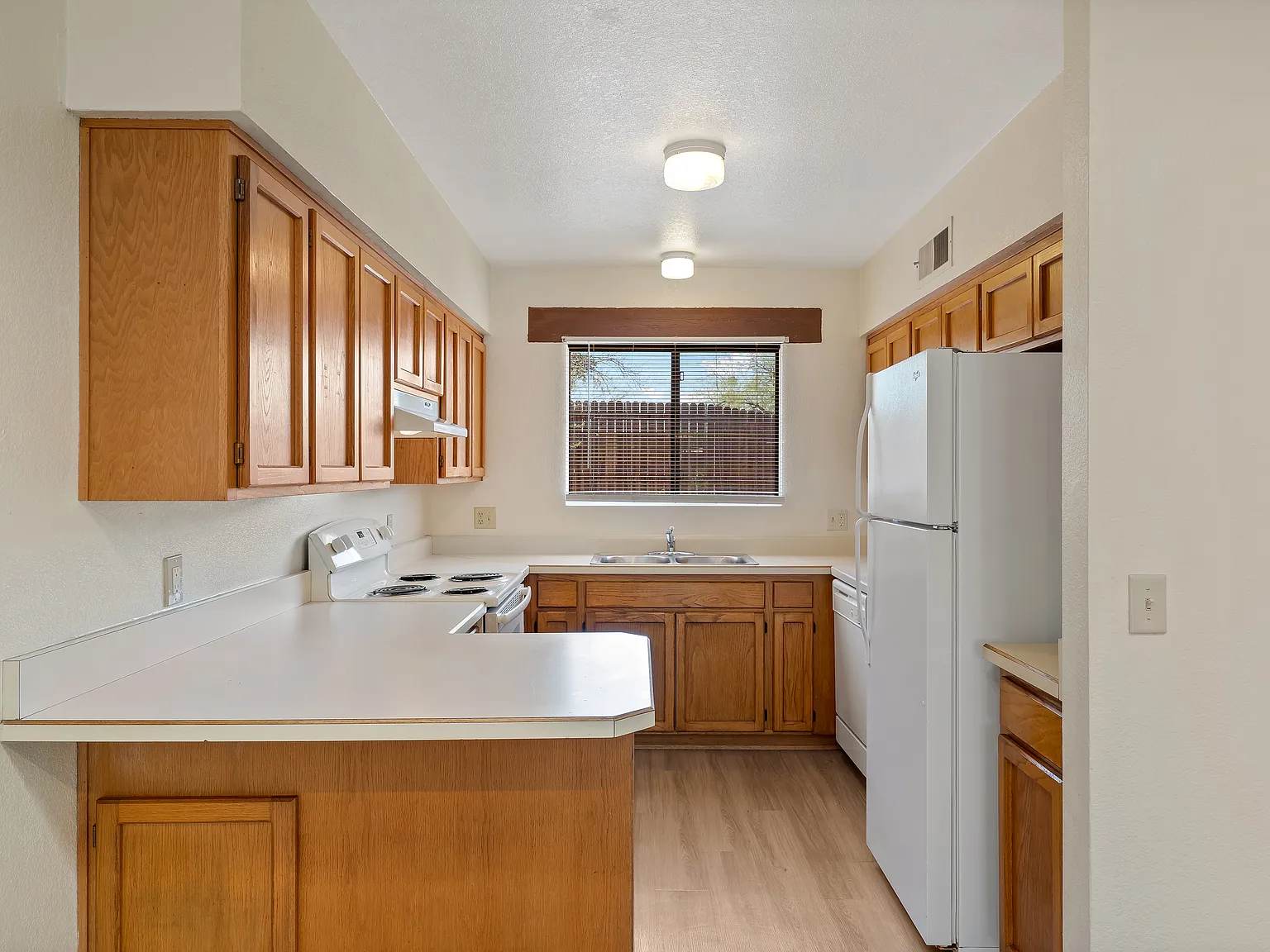 2 bed, 940 sqft, $1,279 — Photo 2