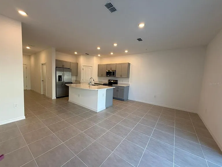 5040 Spangle Dr — Photo 3