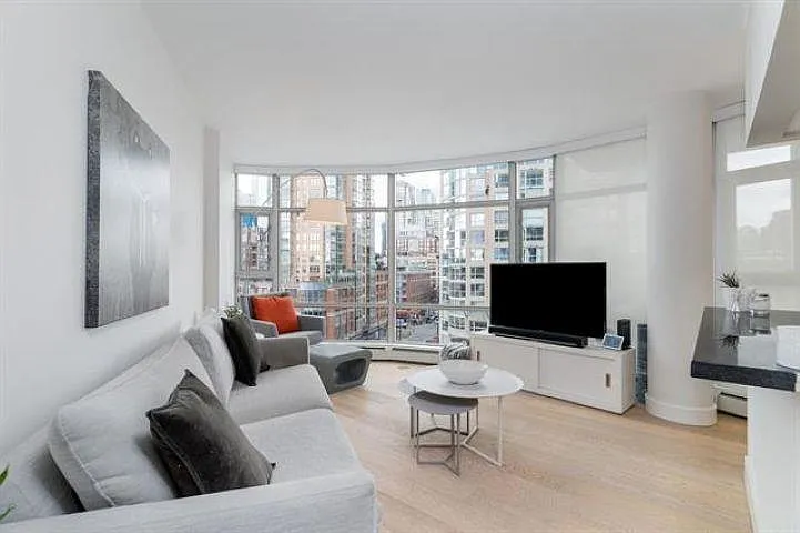 1 bed, 731 sqft, $3,000 — Photo 2