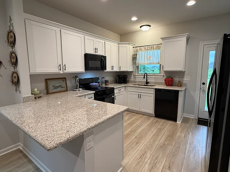 116 Brattle Ct — Photo 14