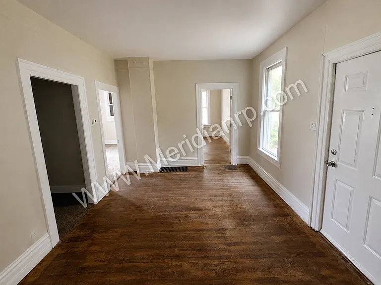 1323 Grant Ave — Photo 2