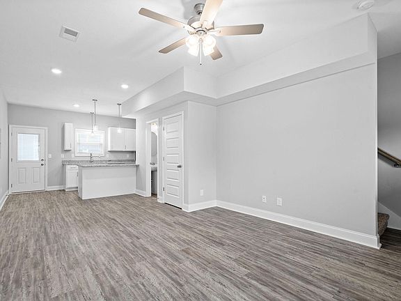 3rd image of 821 Professional Park Dr #H