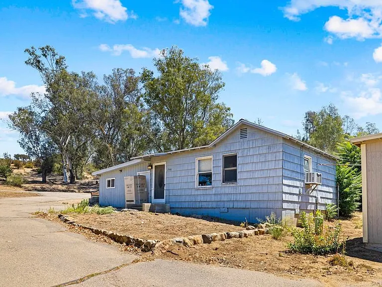 2560 Alpine Blvd — Photo 13