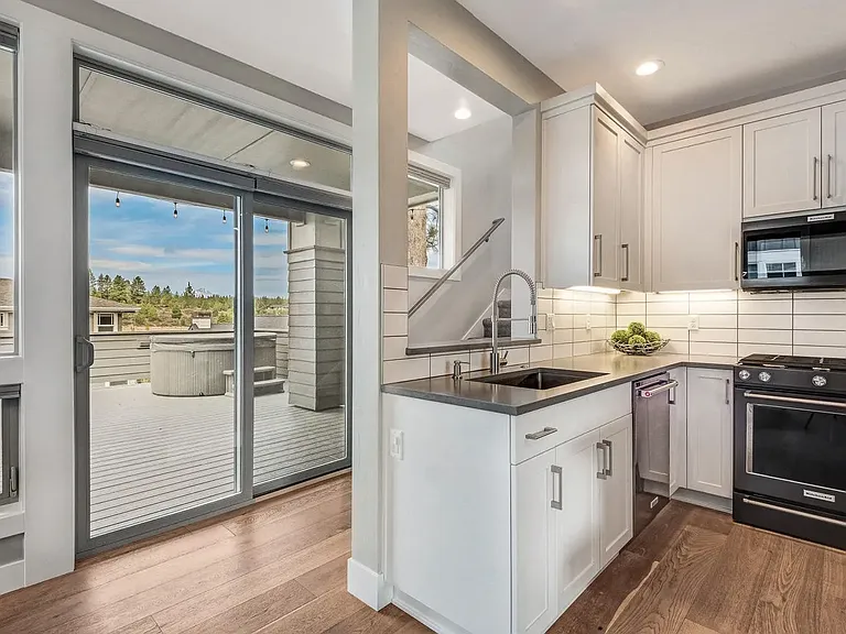 1315 NW Mount Washington Dr — Photo 3