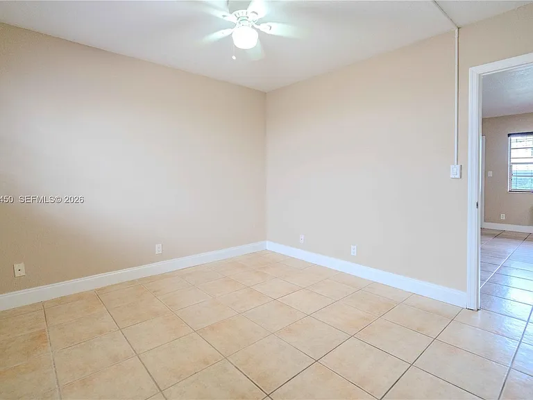 715 NE 6th St #3 — Photo 11