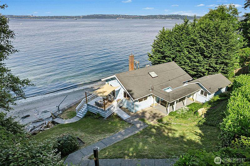 3rd image of 10932 Vashon Hwy SW