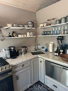 4th image of 689 Daisy Ln