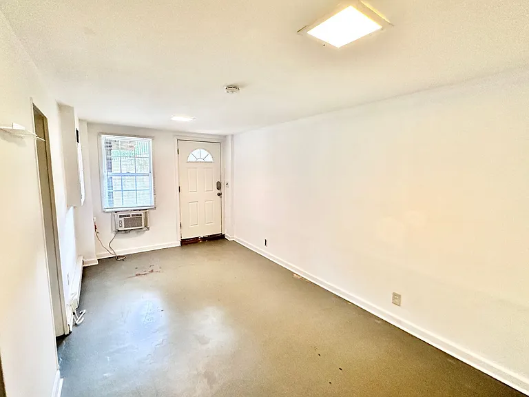 4422 Greenwich Pkwy NW — Photo 45