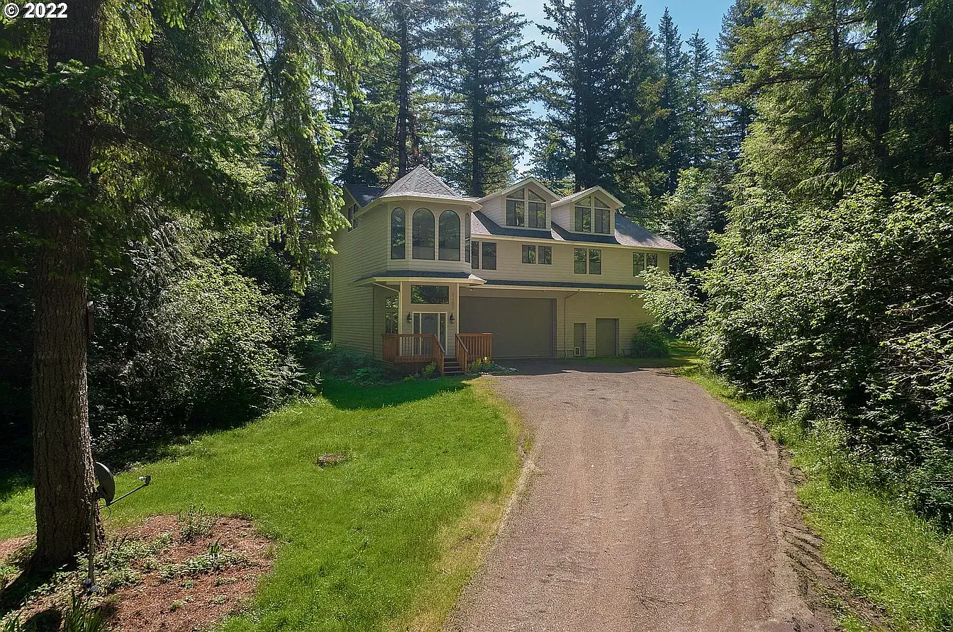 5 bed, 4750 sqft, $4,300 — Photo 1