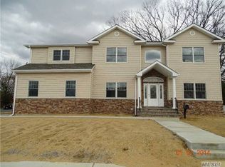 428 Roslyn Pl, East Meadow, NY 11554
