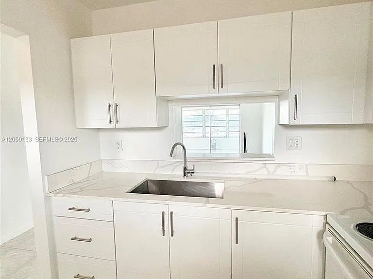 5011 W Oakland Park Blvd #310 — Photo 4